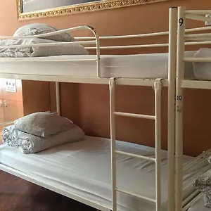  Albergue New One World