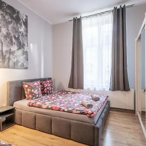 Bed & Breakfast 70s Business, Krakow