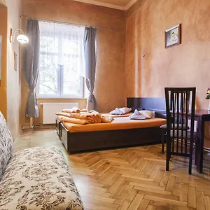 Nocleg ze śniadaniem Momotown Privates, Kraków